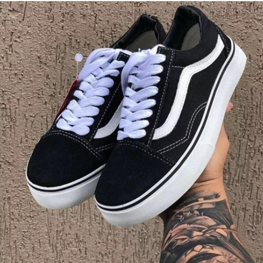 Vans Pretas e Brancas